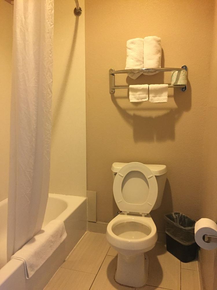 Atria Inn & Suites Three Rivers Экстерьер фото