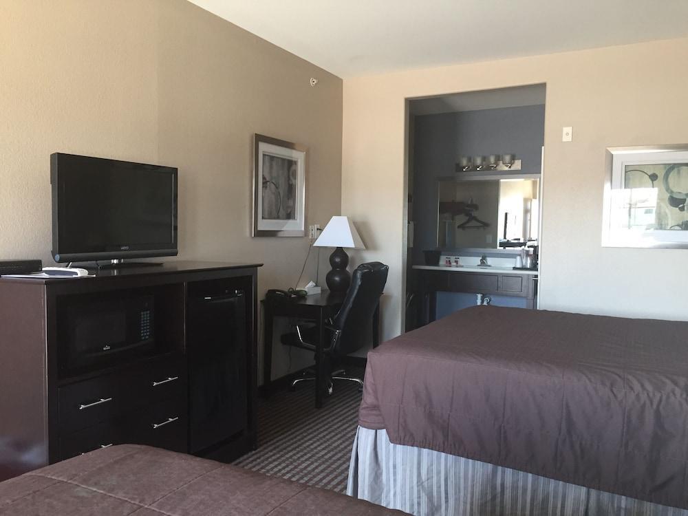 Atria Inn & Suites Three Rivers Экстерьер фото