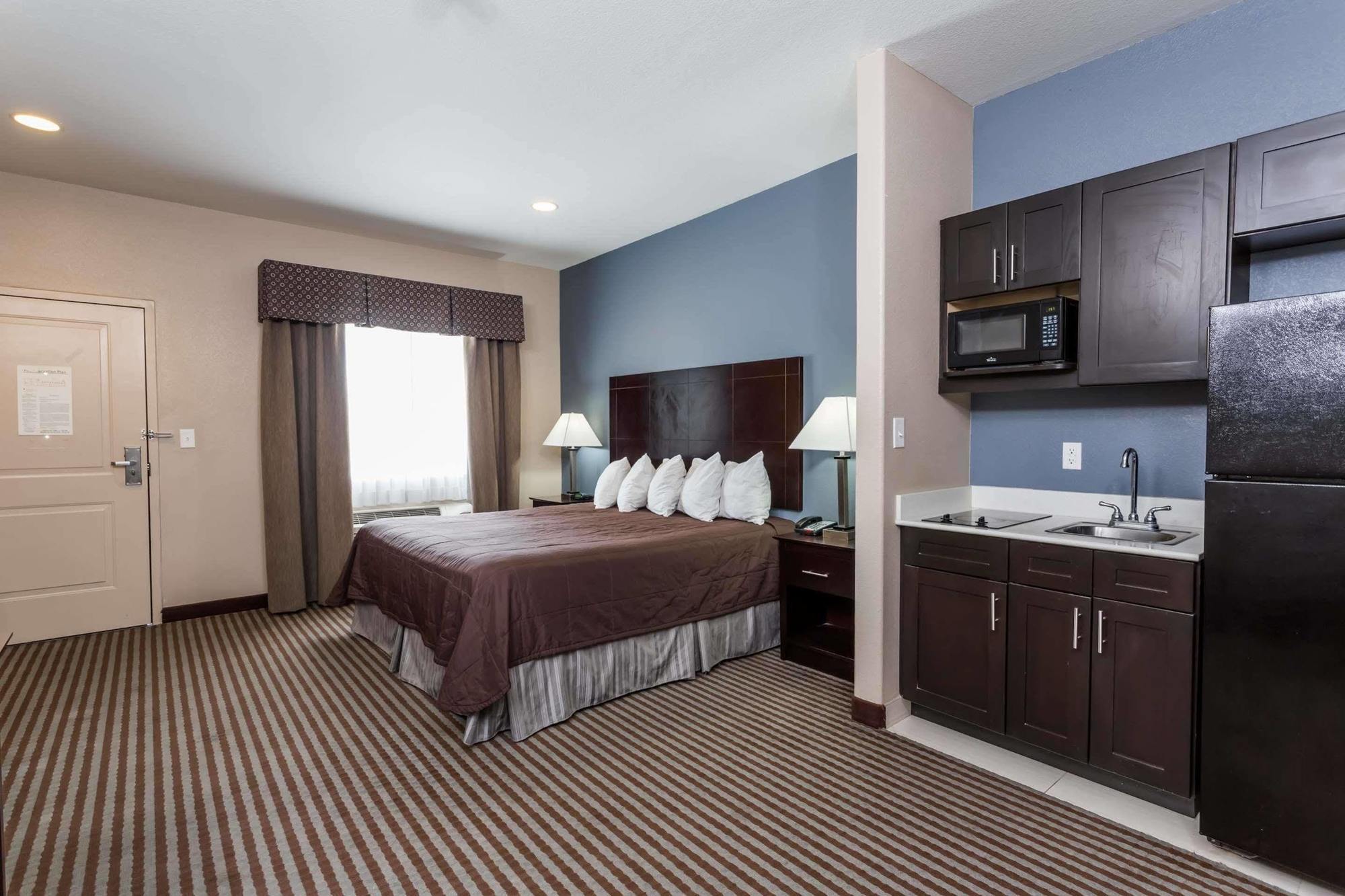 Atria Inn & Suites Three Rivers Экстерьер фото