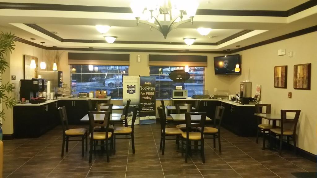 Atria Inn & Suites Three Rivers Экстерьер фото